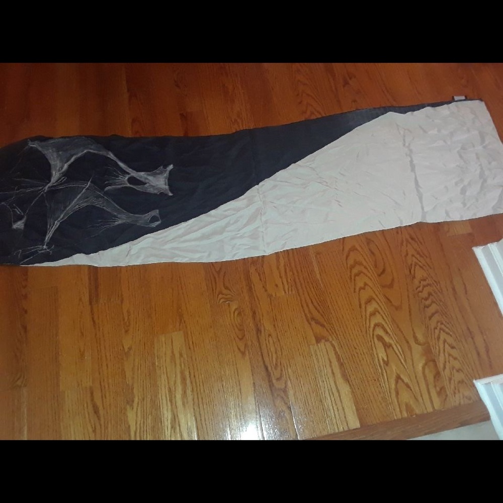 Woman's silk scarf - Picture 5 of 5